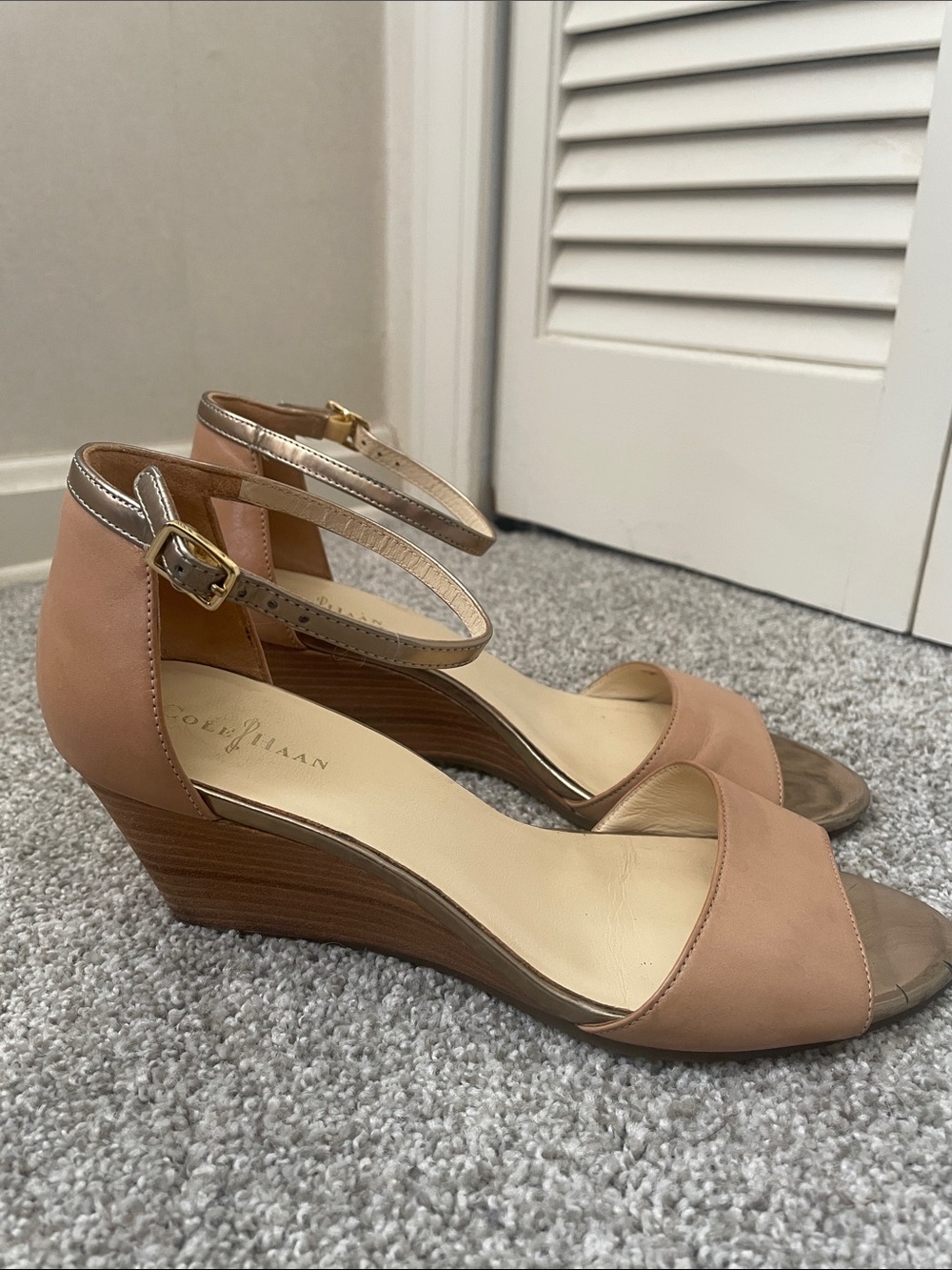 Cole Haan Rosalin Wedge Sandals Sz 7 tan leather w/ gold accent adjustable strap
